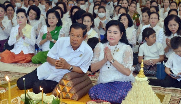 សម្ដេចតេជោ និងសម្តេចកិត្តិព្រឹទ្ធបណ្ឌិត អញ្ជើញជាអធិបតីក្នុងពិធីបុណ្យឆ្លងវិមានគុណ មាតាបិតានៅខេត្តត្បូងឃ្មុំ