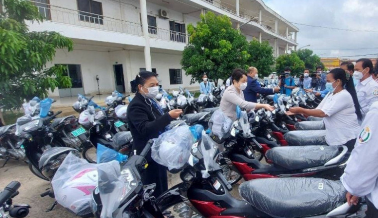 JICA ប្រគល់ម៉ូតូចំនួន ៤០០គ្រឿង ដល់ក្រសួងសុខាភិបាល លើគម្រោងពង្រឹងសមត្ថភាពឆ្លើយតបនឹងជំងឺកូវីដ១៩ក្នុងប្រទេសកម្ពុជា